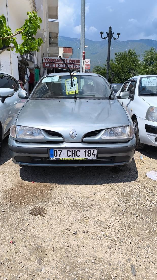 1998 model Megane 1